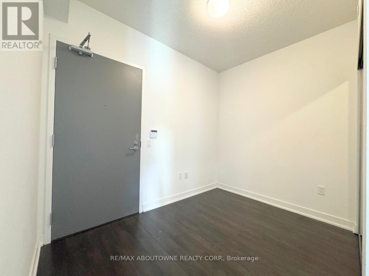 908 - 50 Oneill Road, Toronto (Banbury-Don Mills), Ontario  M3C 0R1 - Photo 4 - C12760442