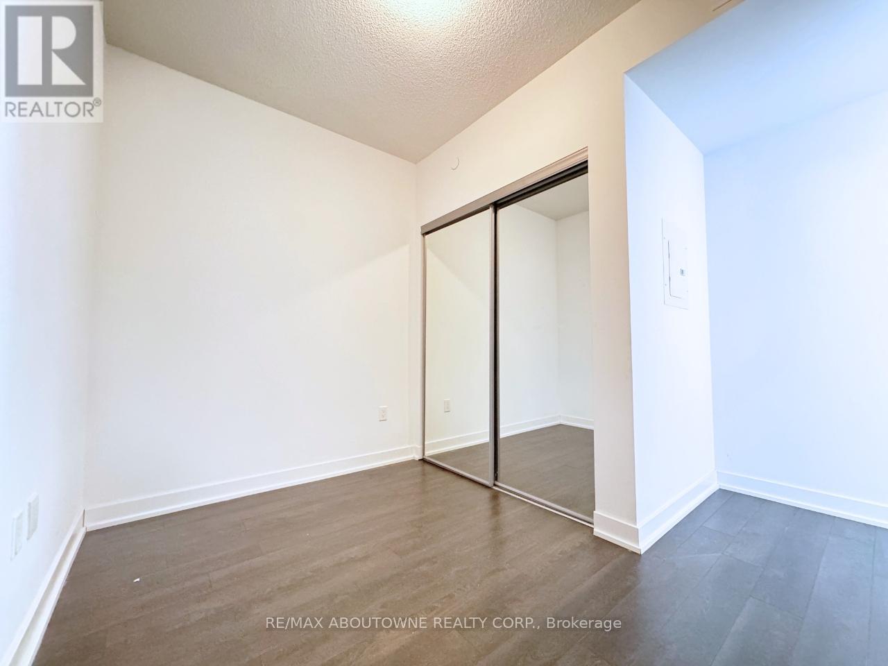 908 - 50 Oneill Road, Toronto (Banbury-Don Mills), Ontario  M3C 0R1 - Photo 5 - C12760442