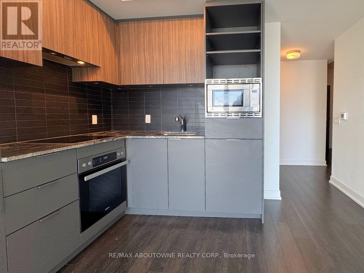 908 - 50 Oneill Road, Toronto (Banbury-Don Mills), Ontario  M3C 0R1 - Photo 6 - C12760442