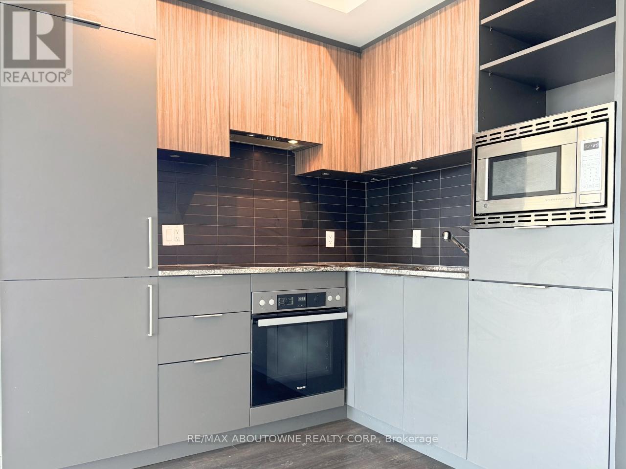 908 - 50 Oneill Road, Toronto (Banbury-Don Mills), Ontario  M3C 0R1 - Photo 7 - C12760442