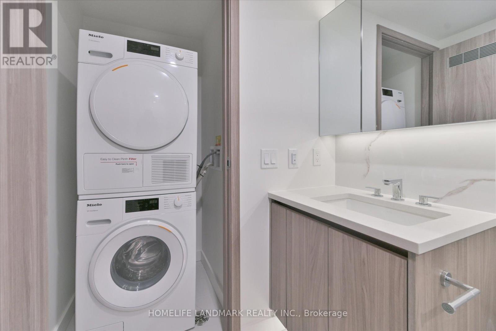 6203 - 1 Concord Cityplace Way, Toronto (Waterfront Communities), Ontario  M5V 0X3 - Photo 24 - C12760454