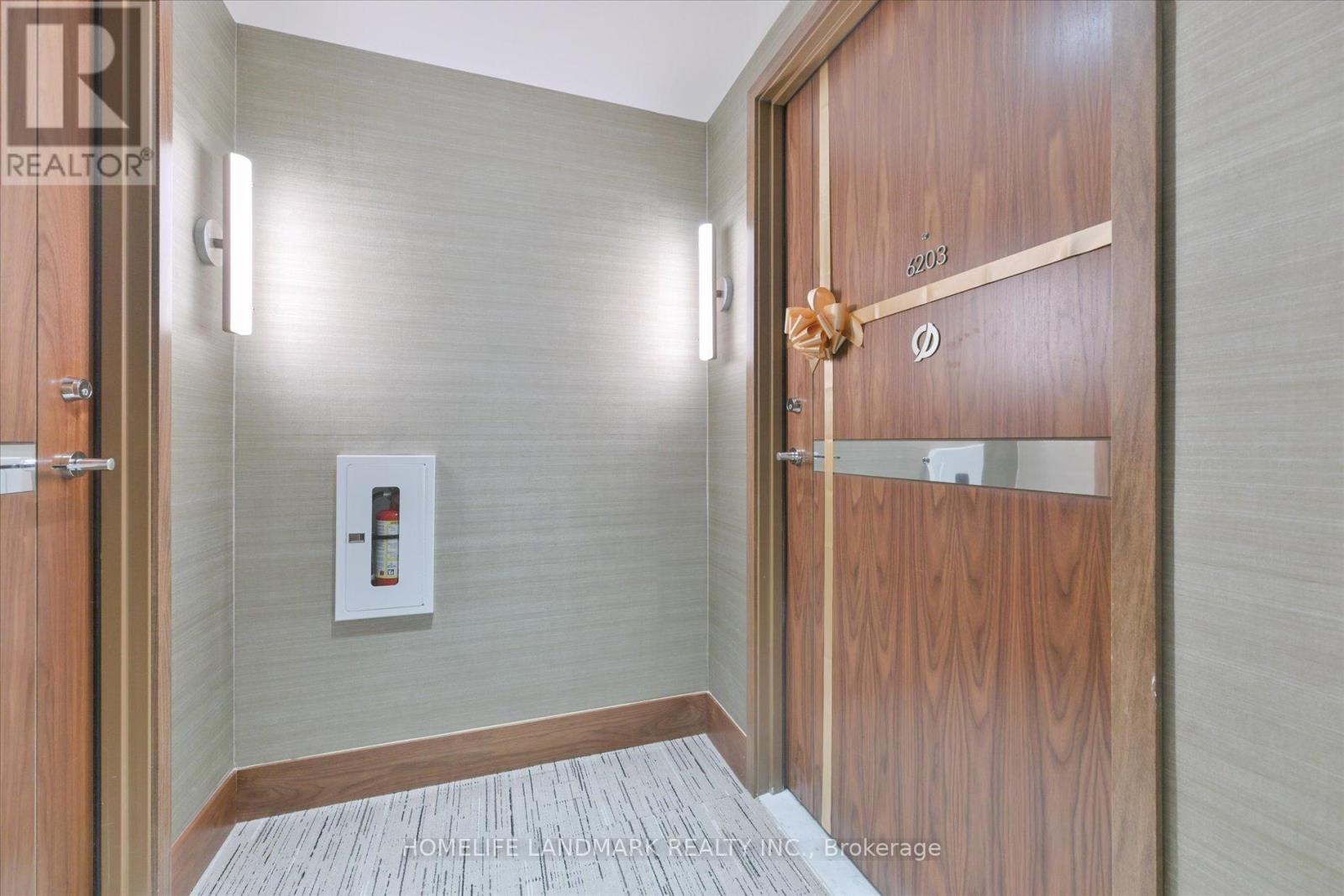 6203 - 1 Concord Cityplace Way, Toronto (Waterfront Communities), Ontario  M5V 0X3 - Photo 4 - C12760454