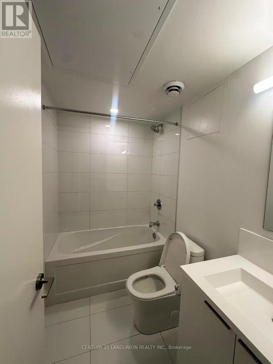 2711 - 230 Simcoe Street, Toronto (Kensington-Chinatown), Ontario  M5T 0G7 - Photo 7 - C12760476