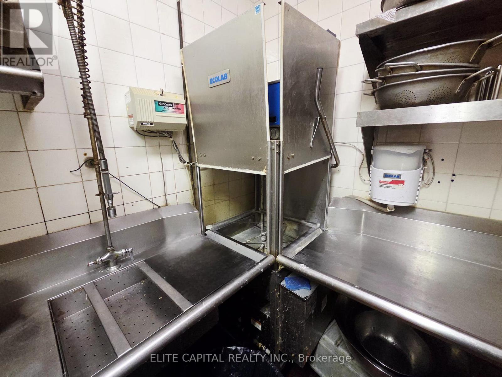 377 Burnhamthorpe Road E, Mississauga, Ontario  L5A 3Y1 - Photo 10 - W12760264