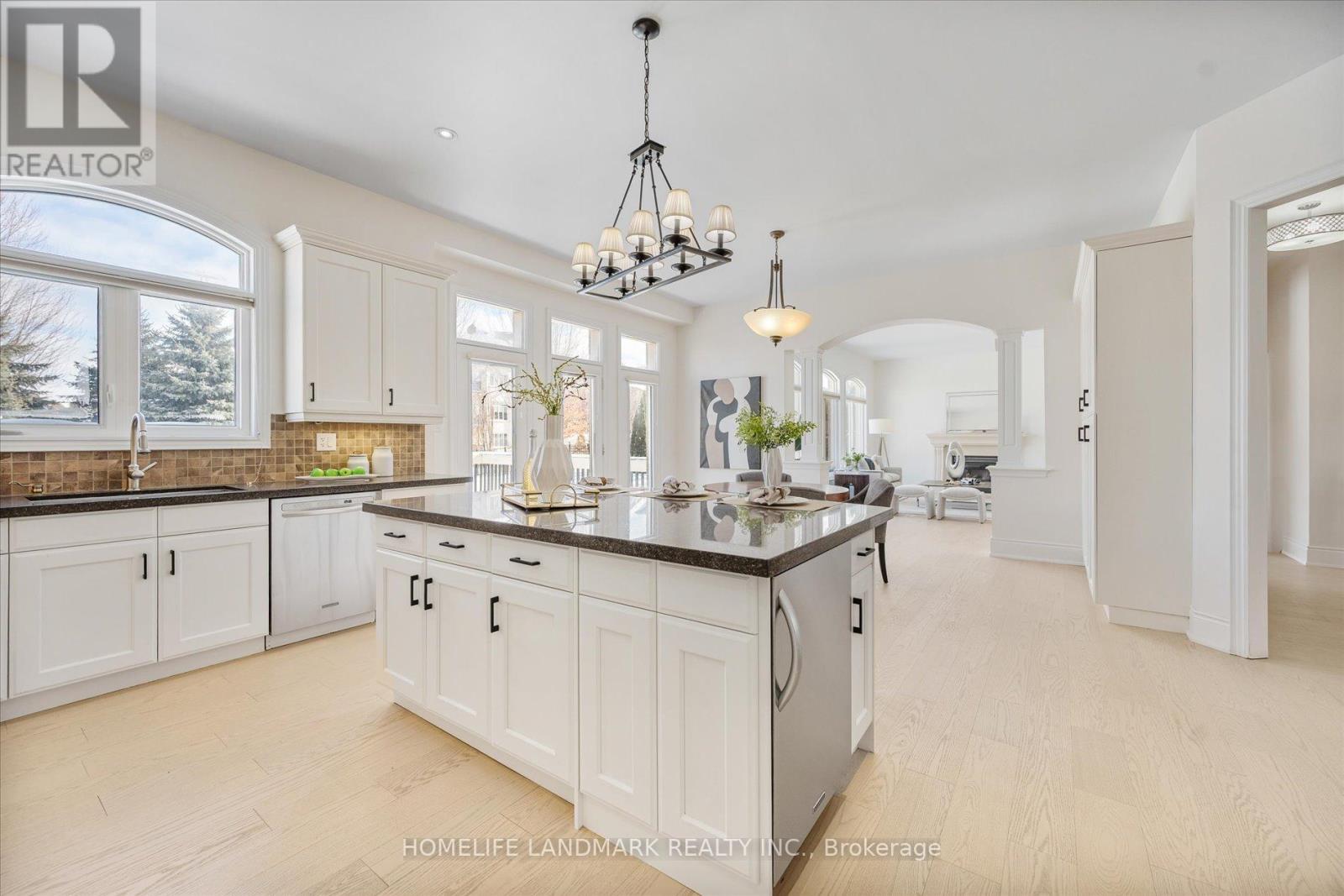 45 Carisbrooke Circle, Aurora (Bayview Southeast), Ontario  L4G 0K4 - Photo 16 - N12760446