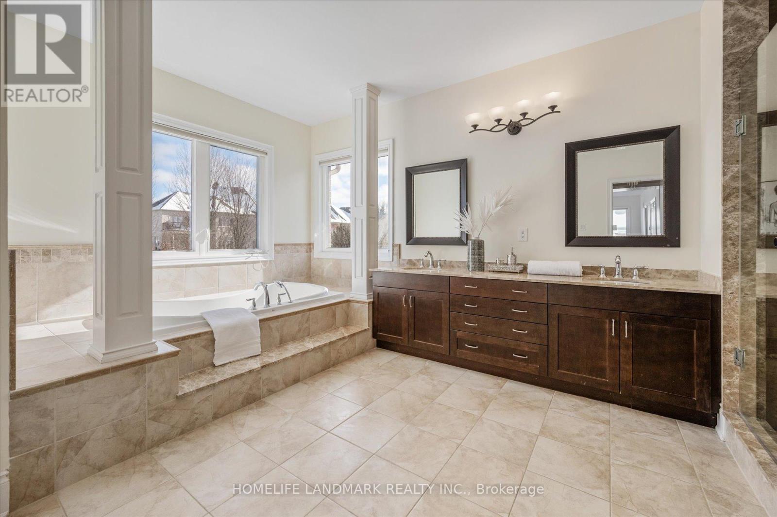 45 Carisbrooke Circle, Aurora (Bayview Southeast), Ontario  L4G 0K4 - Photo 30 - N12760446