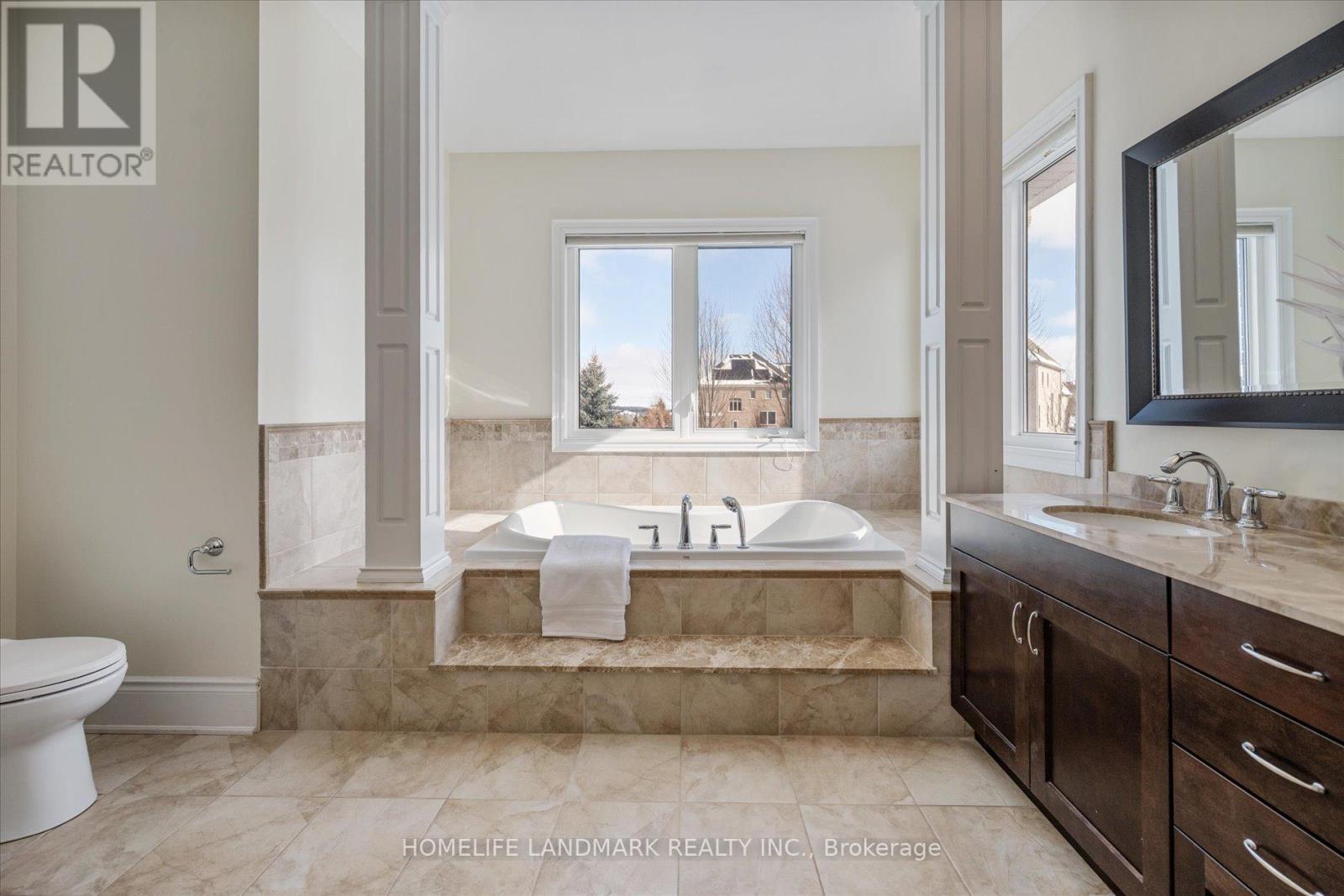 45 Carisbrooke Circle, Aurora (Bayview Southeast), Ontario  L4G 0K4 - Photo 31 - N12760446