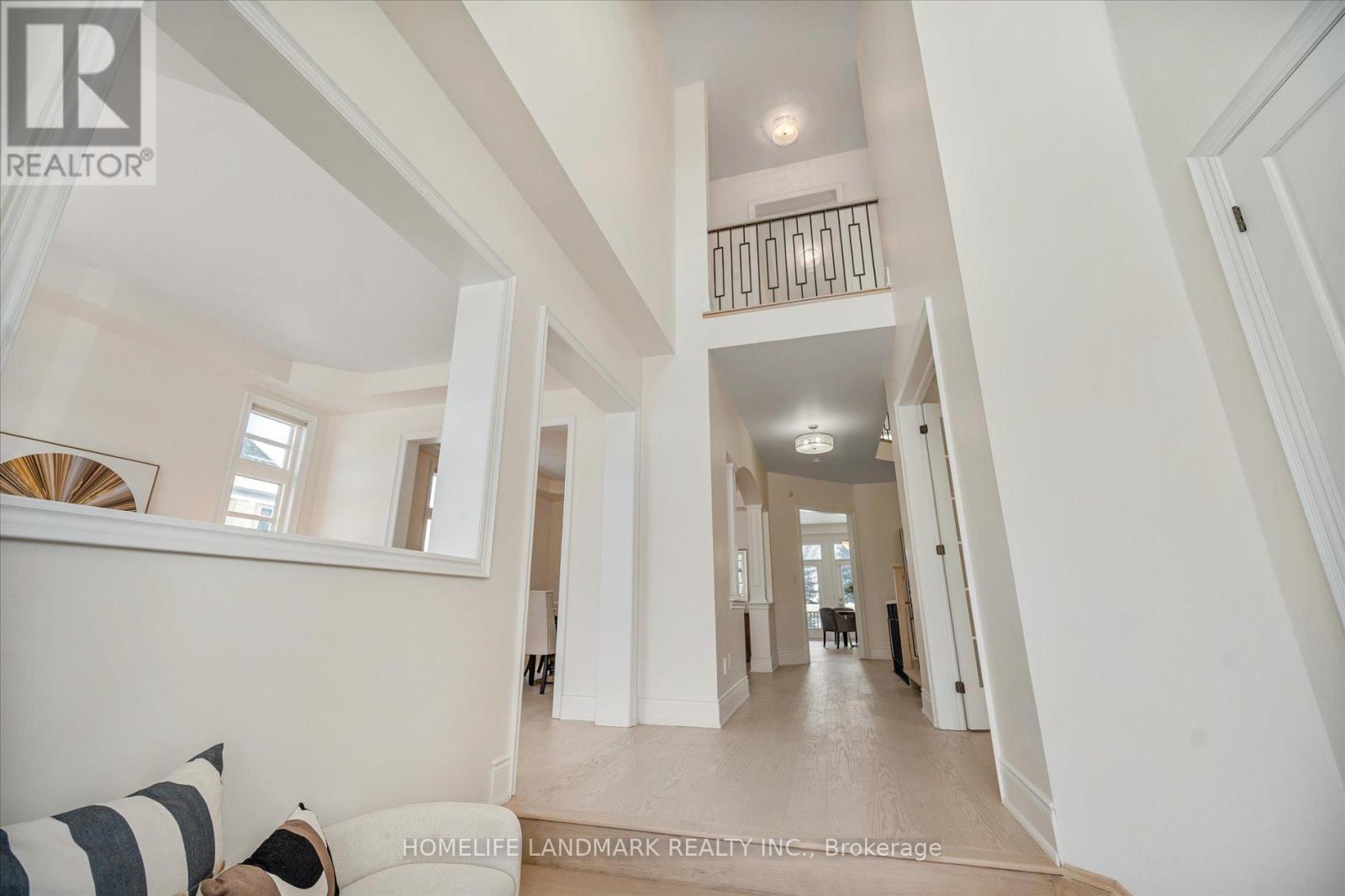 45 Carisbrooke Circle, Aurora (Bayview Southeast), Ontario  L4G 0K4 - Photo 5 - N12760446