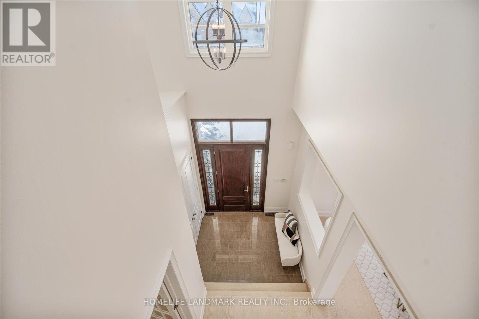 45 Carisbrooke Circle, Aurora (Bayview Southeast), Ontario  L4G 0K4 - Photo 6 - N12760446