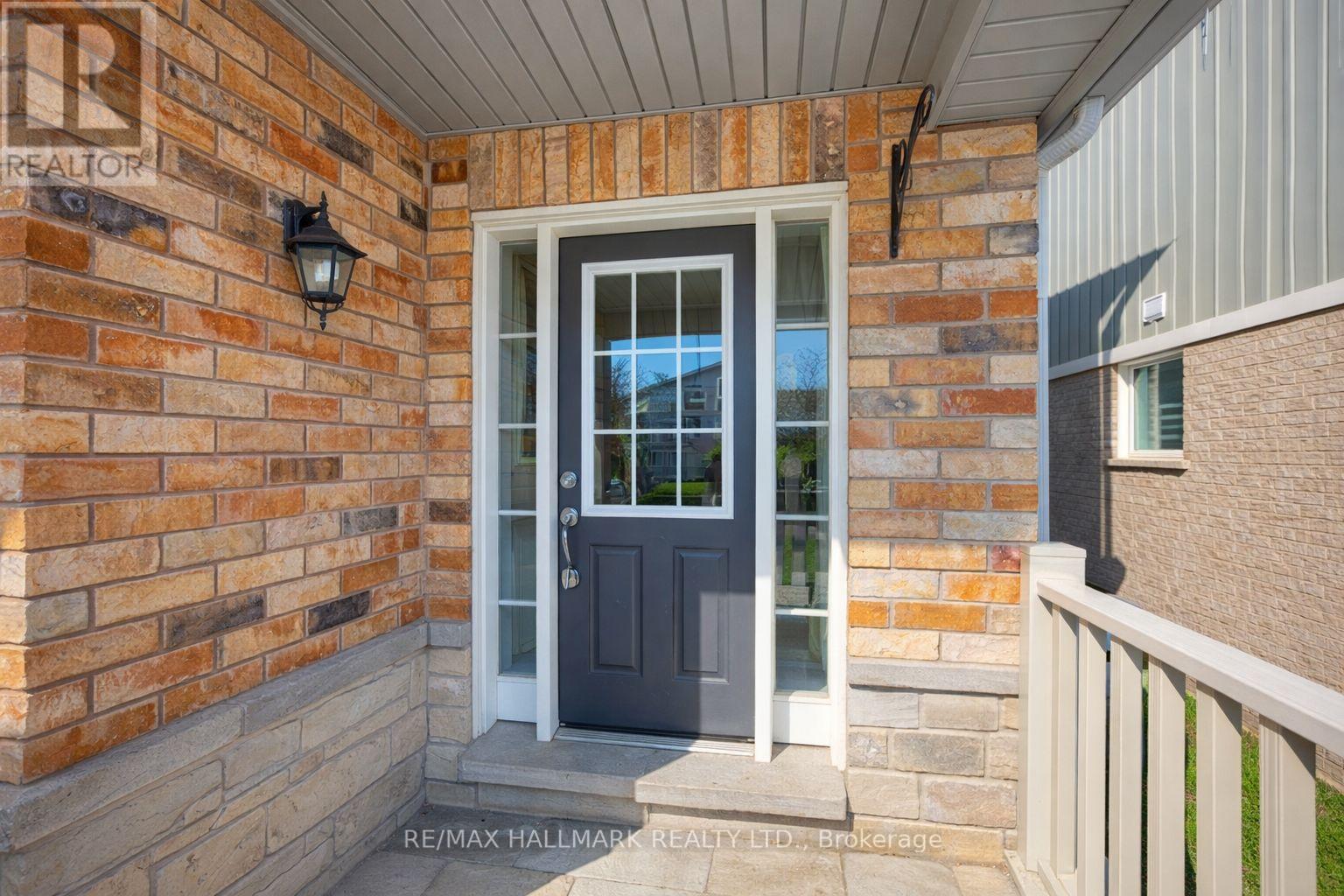 52 Acorn Lane, Bradford West Gwillimbury (Bradford), Ontario  L3Z 0H6 - Photo 4 - N12760478