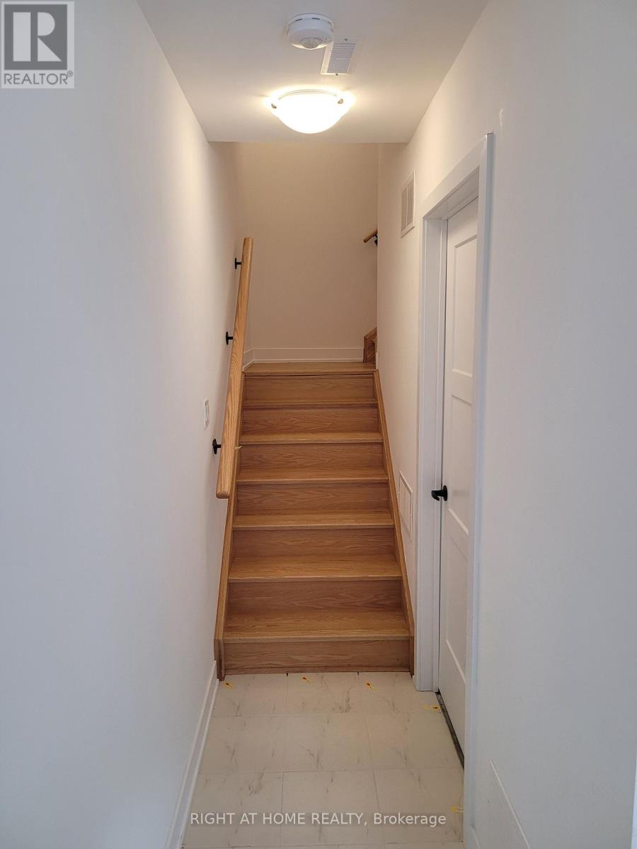 34 Silo Mews, Barrie, Ontario  L9J 0V3 - Photo 10 - S12760430