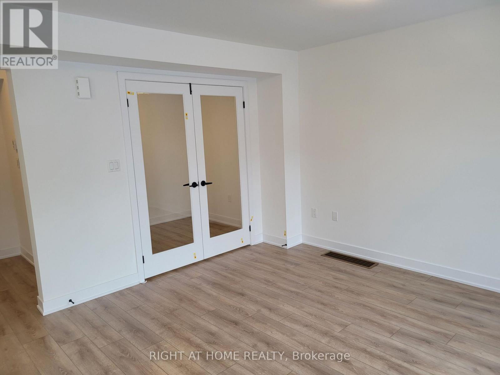 34 Silo Mews, Barrie, Ontario  L9J 0V3 - Photo 12 - S12760430