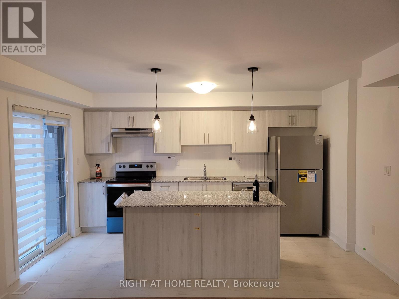 34 Silo Mews, Barrie, Ontario  L9J 0V3 - Photo 14 - S12760430