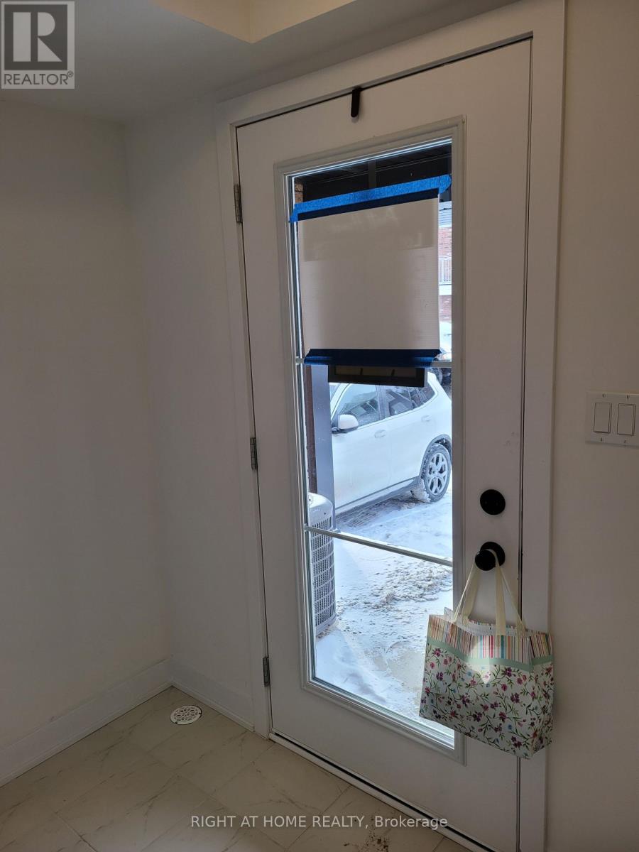 34 Silo Mews, Barrie, Ontario  L9J 0V3 - Photo 3 - S12760430