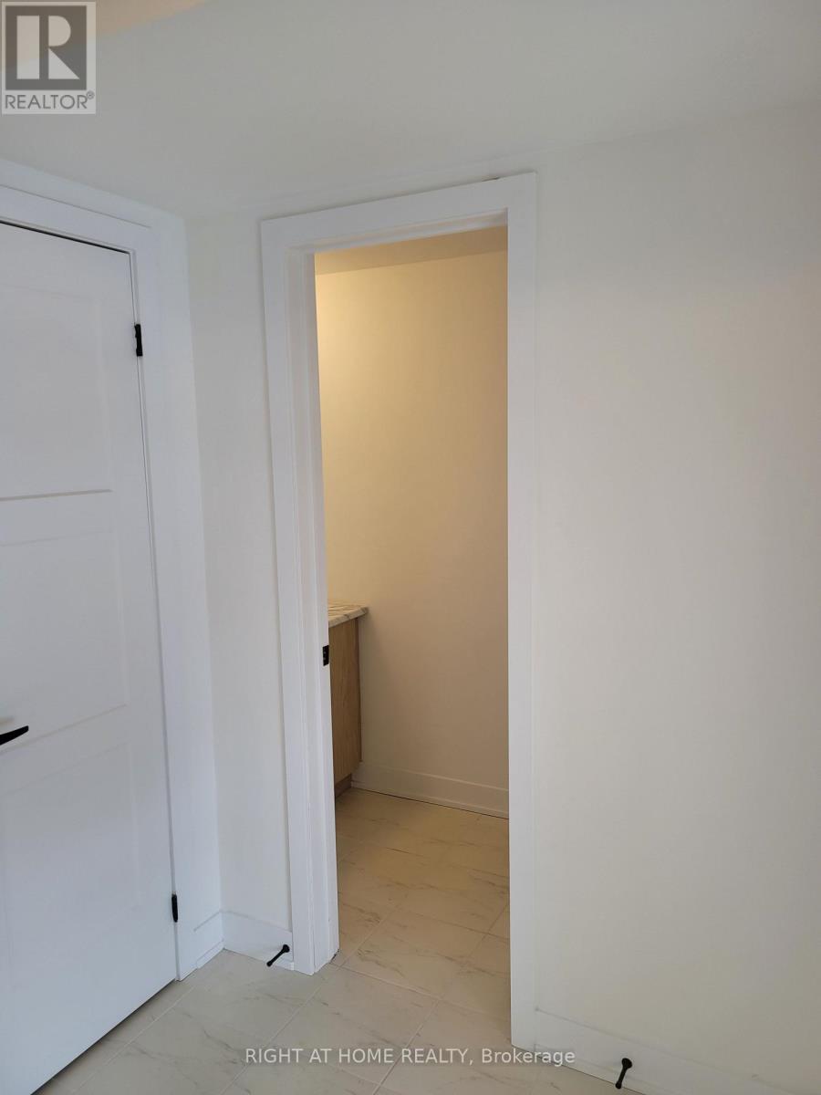 34 Silo Mews, Barrie, Ontario  L9J 0V3 - Photo 4 - S12760430