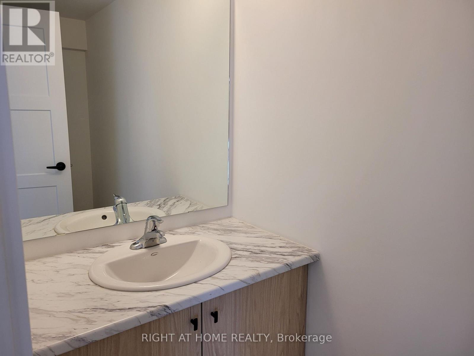 34 Silo Mews, Barrie, Ontario  L9J 0V3 - Photo 5 - S12760430