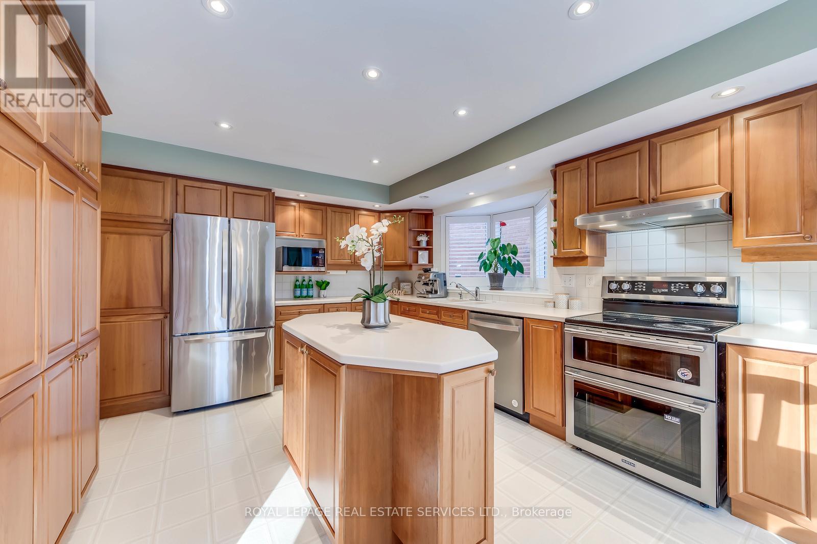 1149 Windrush Drive, Oakville (Ga Glen Abbey), Ontario  L6M 1S9 - Photo 11 - W12760498