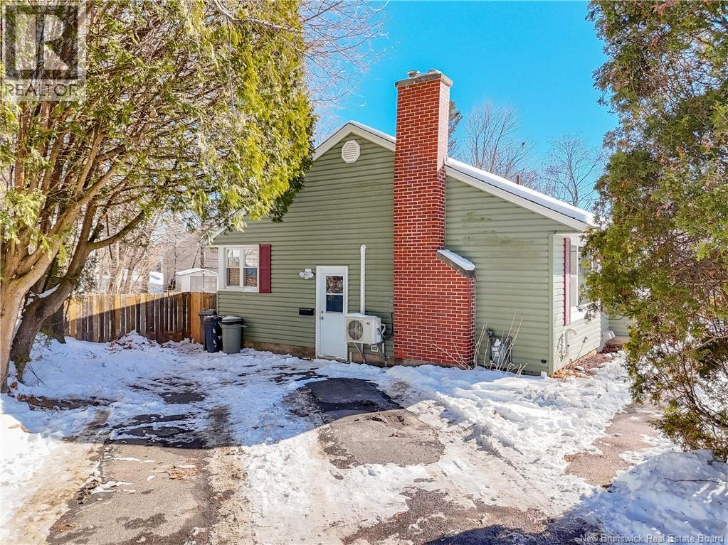208 Fulton Avenue, Fredericton, New Brunswick  E3G 6B2 - Photo 2 - NB133128