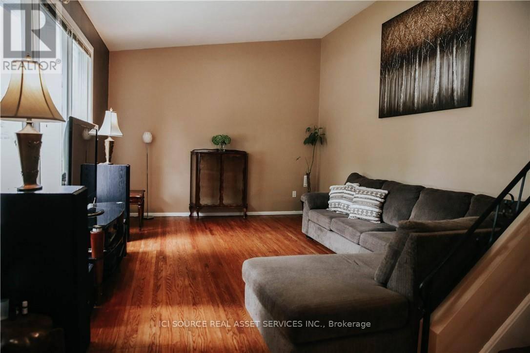 Upper - 1 Vera Court, Hamilton (Corman), Ontario  L8K 4G7 - Photo 13 - X12760506