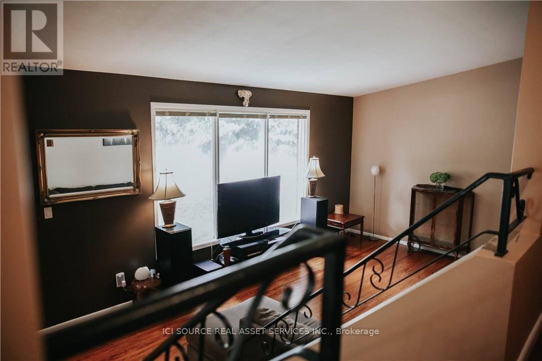 Upper - 1 Vera Court, Hamilton (Corman), Ontario  L8K 4G7 - Photo 15 - X12760506