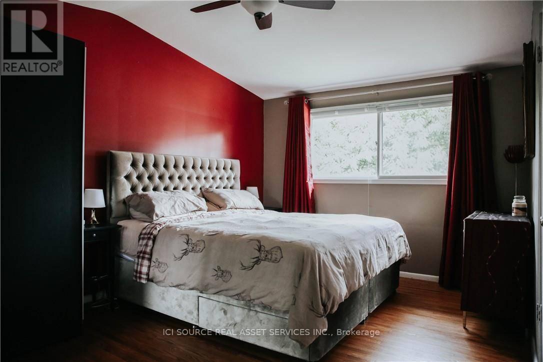 Upper - 1 Vera Court, Hamilton (Corman), Ontario  L8K 4G7 - Photo 17 - X12760506