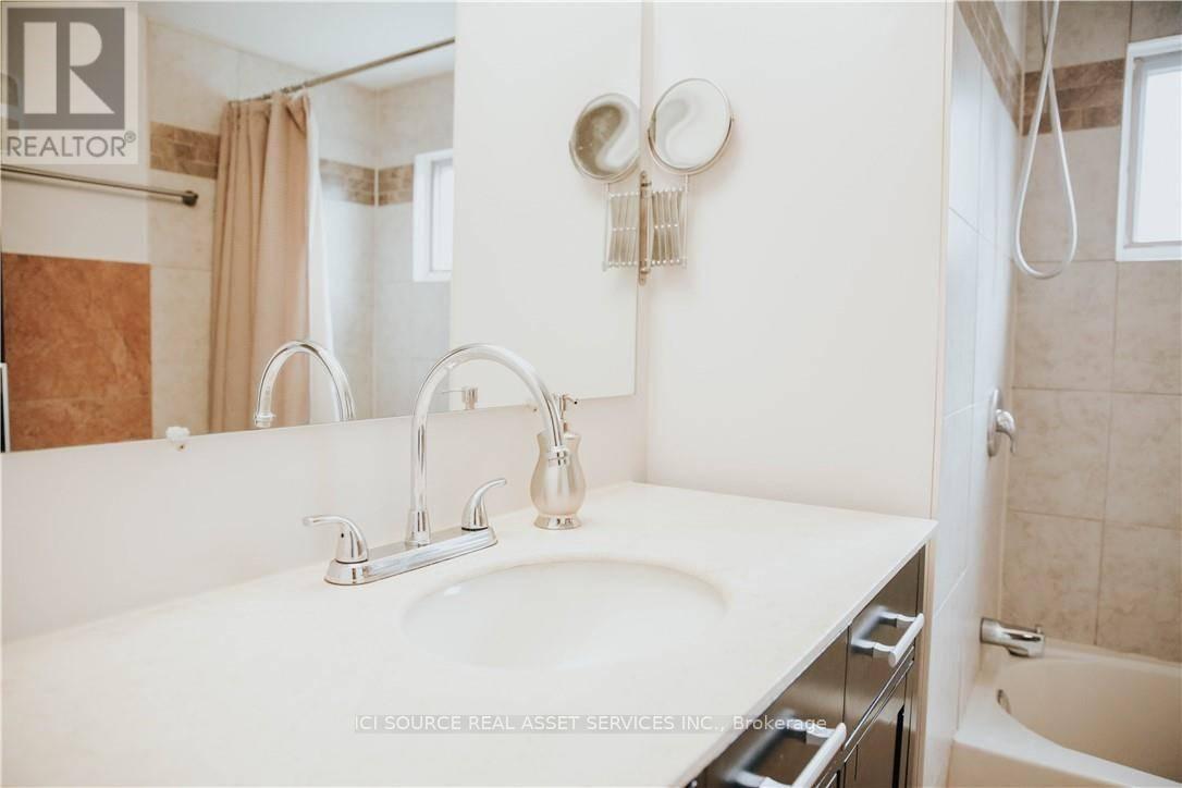 Upper - 1 Vera Court, Hamilton (Corman), Ontario  L8K 4G7 - Photo 19 - X12760506