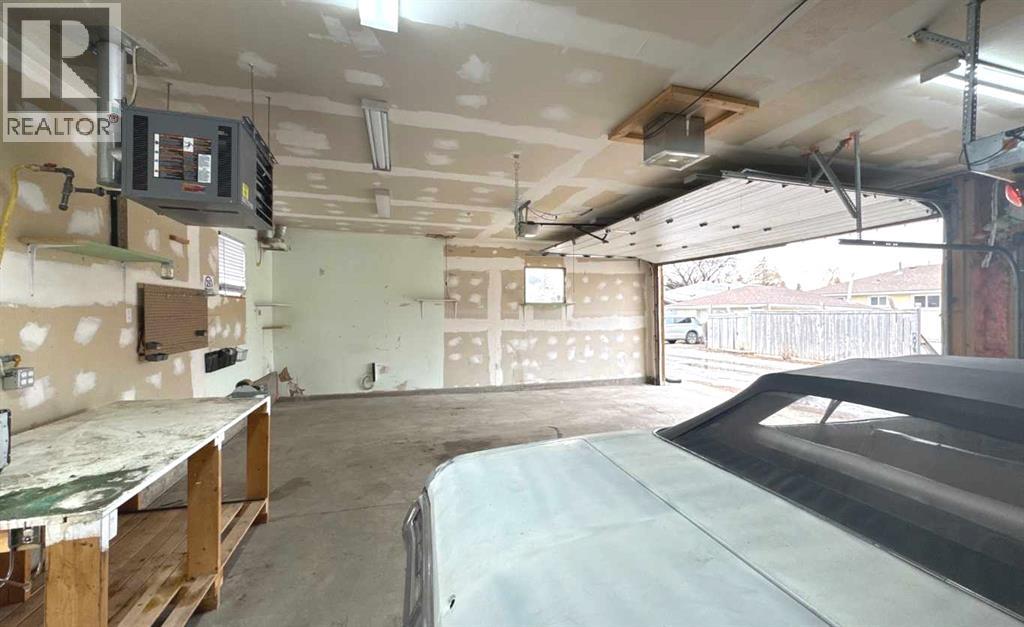 3229 19 Avenue Se, Calgary, Alberta  T2B 0A4 - Photo 4 - A2283817