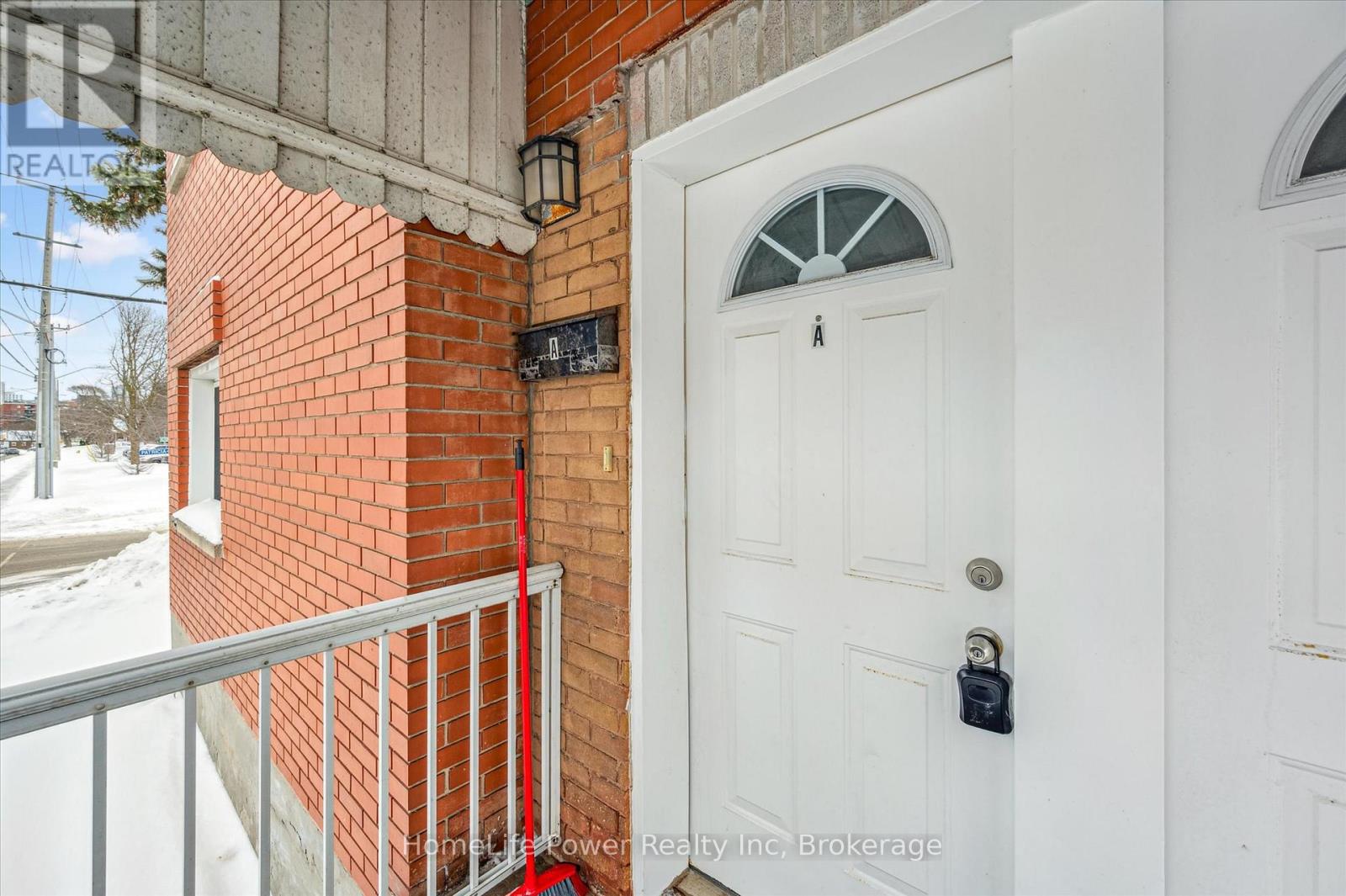 319 Victoria Street S, Kitchener, Ontario  N2M 3A4 - Photo 2 - X12760572