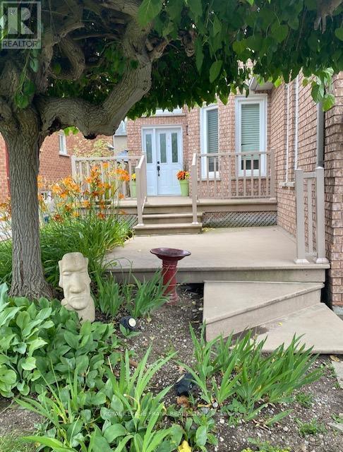 7 Winterberry Drive, Whitby, Ontario  L1R 1Z2 - Photo 3 - E12760554