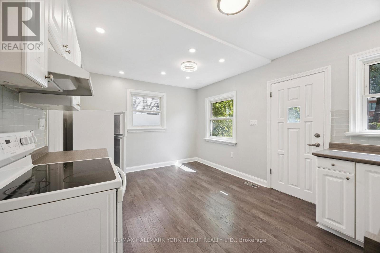 207 Maplehurst Avenue, Toronto (Willowdale East), Ontario  M2N 3C3 - Photo 4 - C12760582