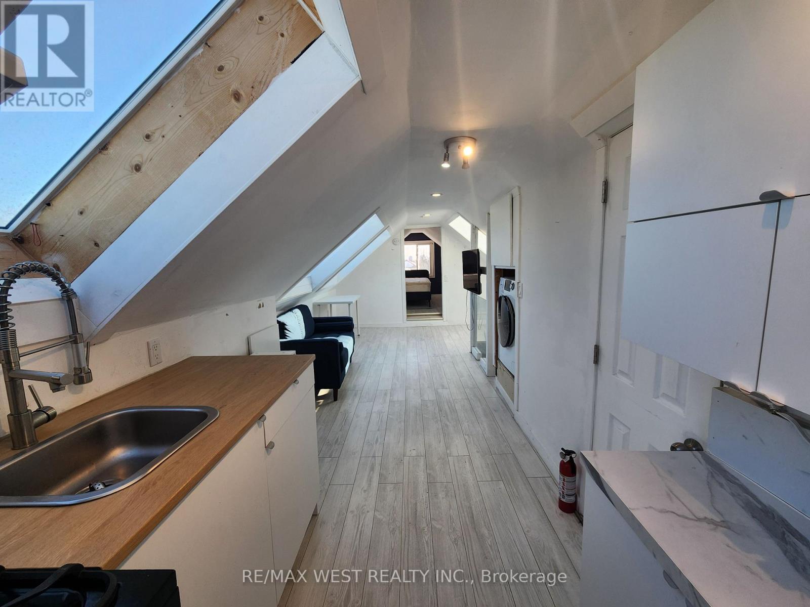 3 - 32 Pritchard Avenue, Toronto, Ontario  M6N 1T3 - Photo 6 - W12754202