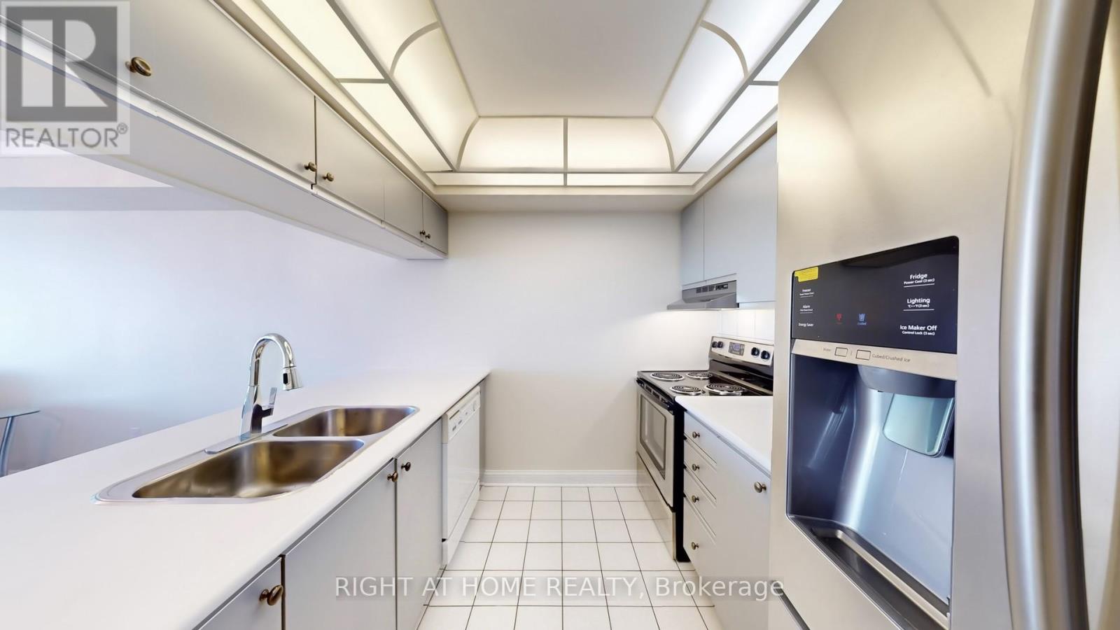 2206 - 22 Hanover Road, Brampton (Queen Street Corridor), Ontario  L6S 5K7 - Photo 22 - W12760578