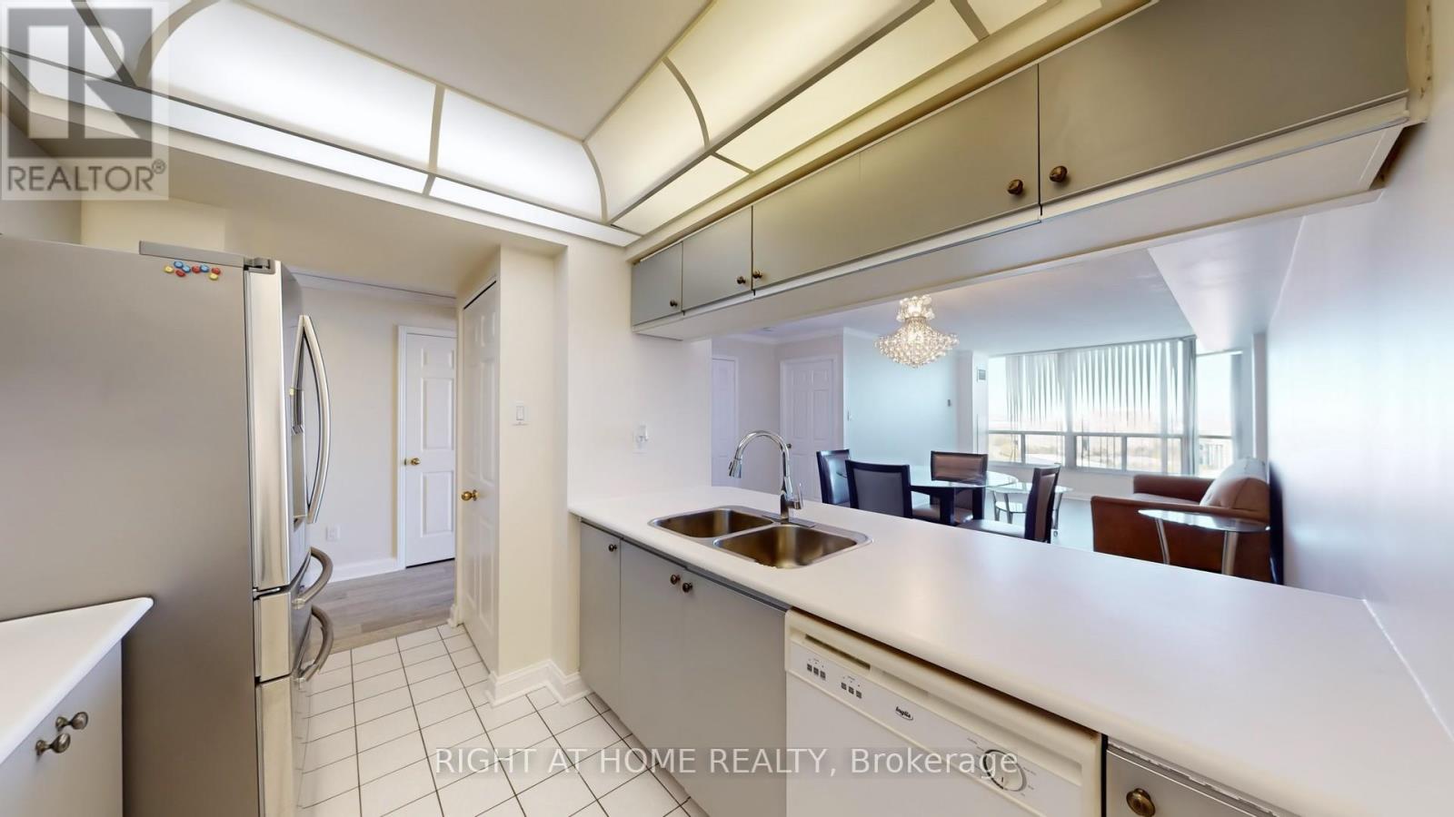 2206 - 22 Hanover Road, Brampton (Queen Street Corridor), Ontario  L6S 5K7 - Photo 23 - W12760578