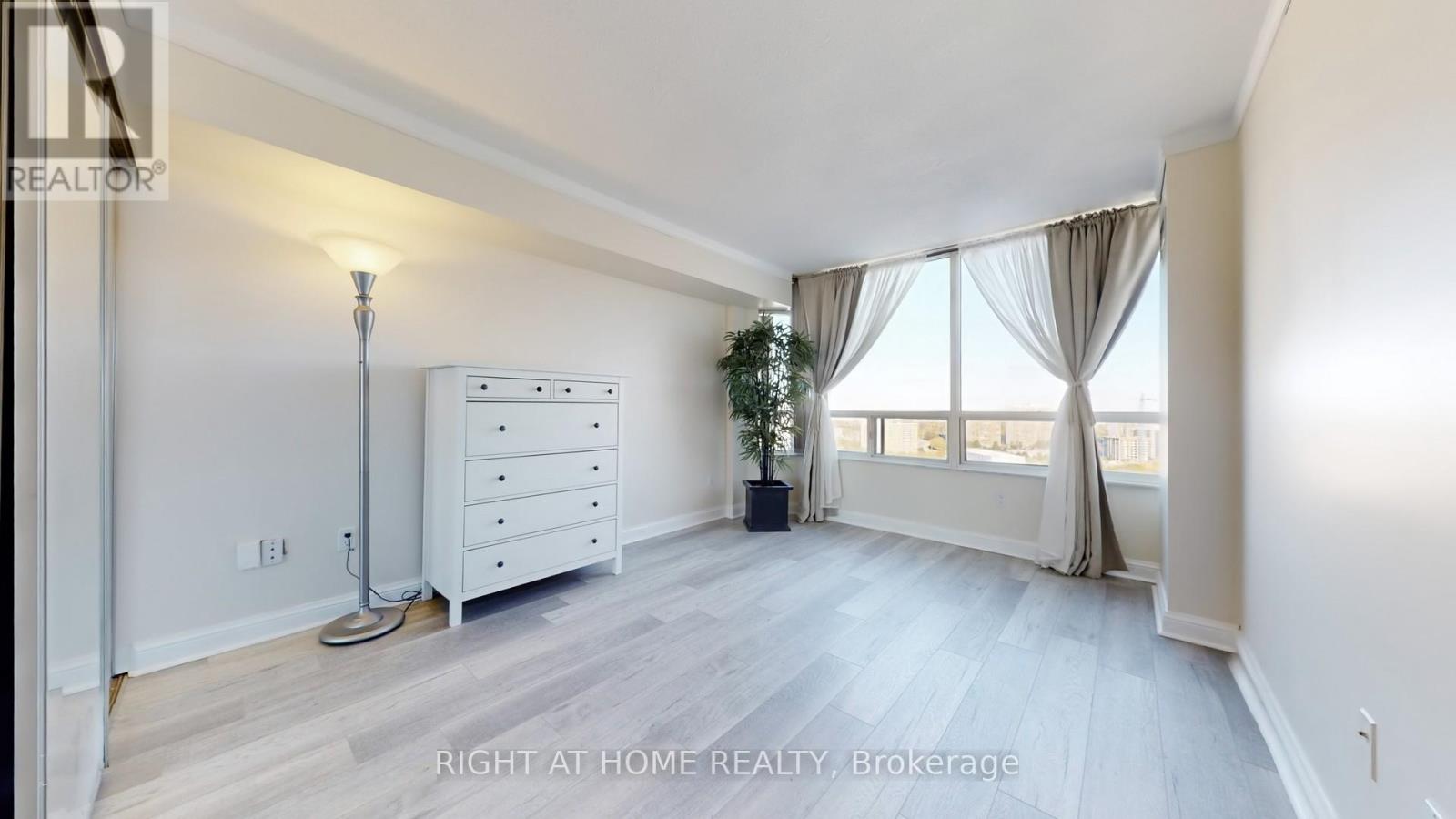 2206 - 22 Hanover Road, Brampton (Queen Street Corridor), Ontario  L6S 5K7 - Photo 26 - W12760578