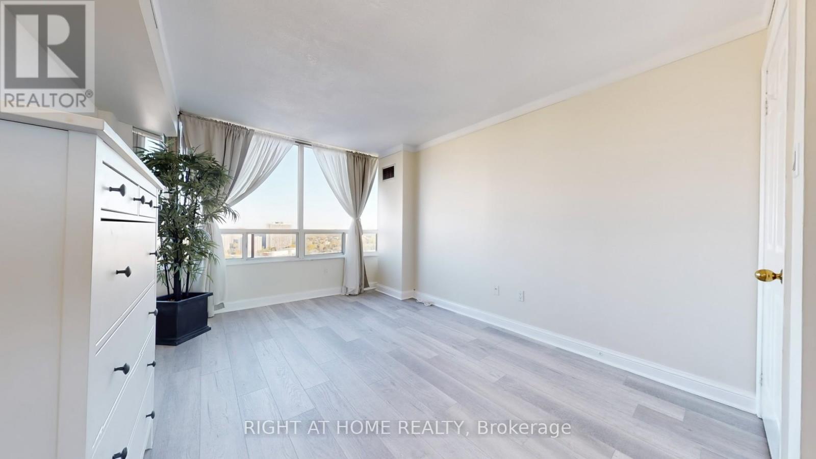 2206 - 22 Hanover Road, Brampton (Queen Street Corridor), Ontario  L6S 5K7 - Photo 28 - W12760578