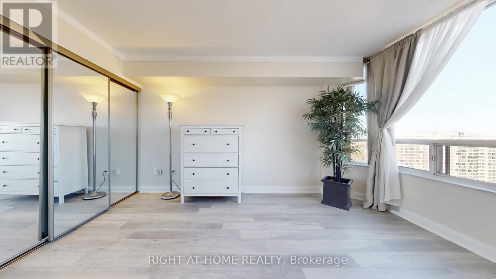 2206 - 22 Hanover Road, Brampton (Queen Street Corridor), Ontario  L6S 5K7 - Photo 29 - W12760578