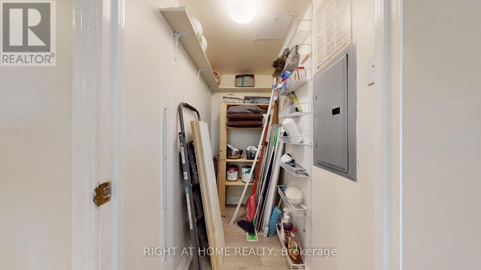 2206 - 22 Hanover Road, Brampton (Queen Street Corridor), Ontario  L6S 5K7 - Photo 31 - W12760578