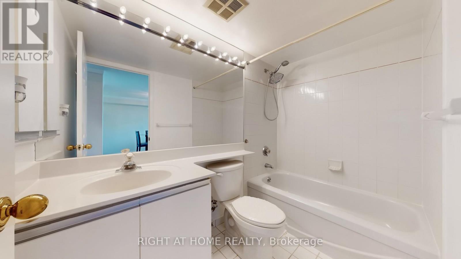 2206 - 22 Hanover Road, Brampton (Queen Street Corridor), Ontario  L6S 5K7 - Photo 32 - W12760578