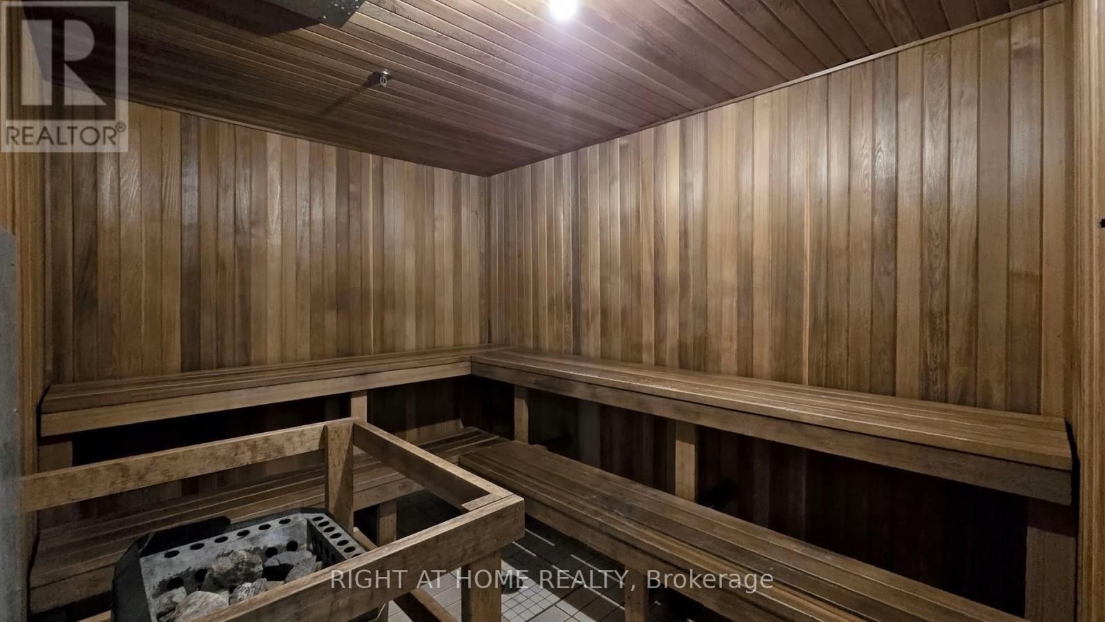 2206 - 22 Hanover Road, Brampton (Queen Street Corridor), Ontario  L6S 5K7 - Photo 38 - W12760578