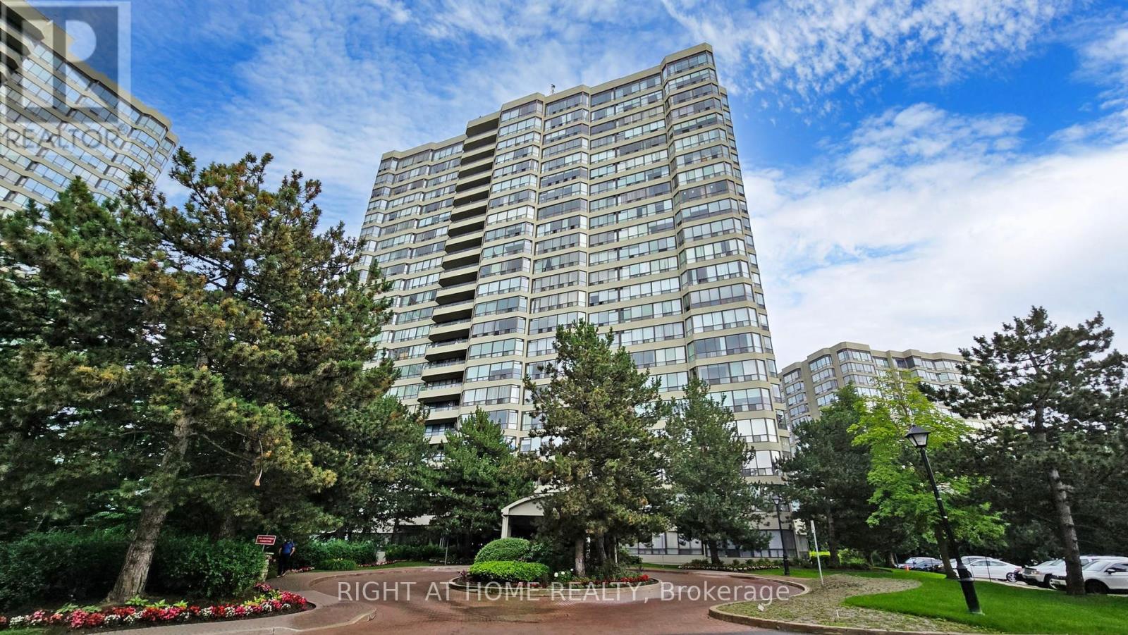 2206 - 22 Hanover Road, Brampton (Queen Street Corridor), Ontario  L6S 5K7 - Photo 4 - W12760578