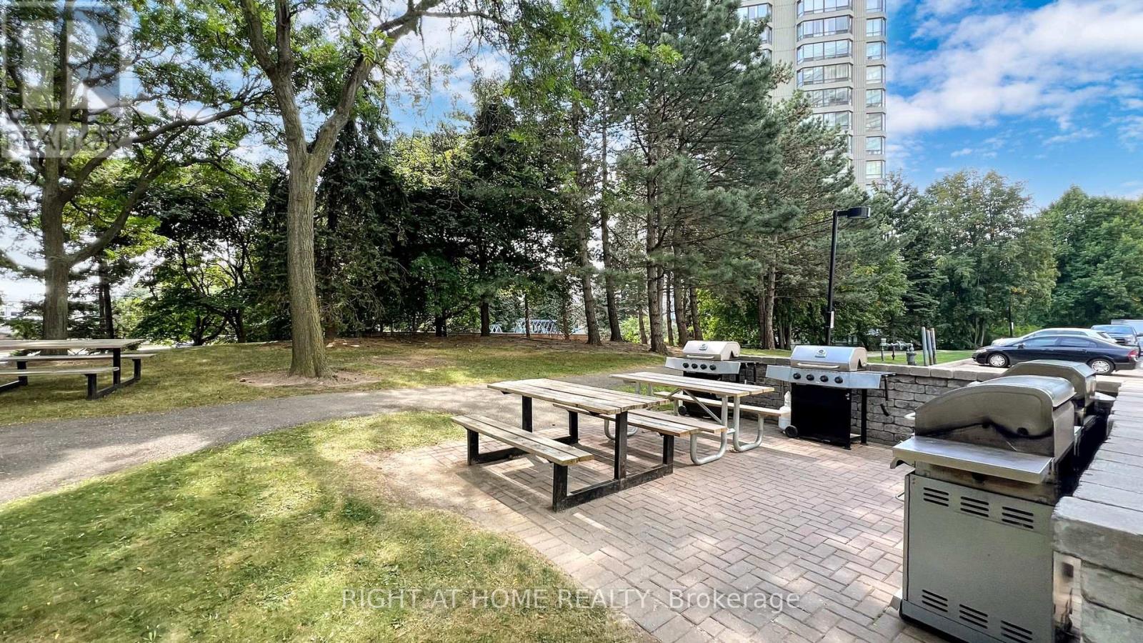 2206 - 22 Hanover Road, Brampton (Queen Street Corridor), Ontario  L6S 5K7 - Photo 45 - W12760578