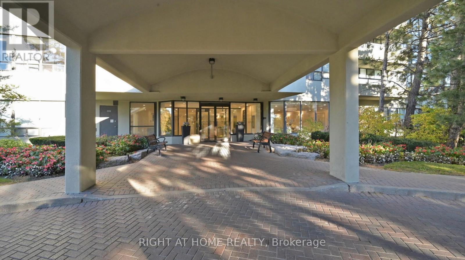 2206 - 22 Hanover Road, Brampton (Queen Street Corridor), Ontario  L6S 5K7 - Photo 6 - W12760578