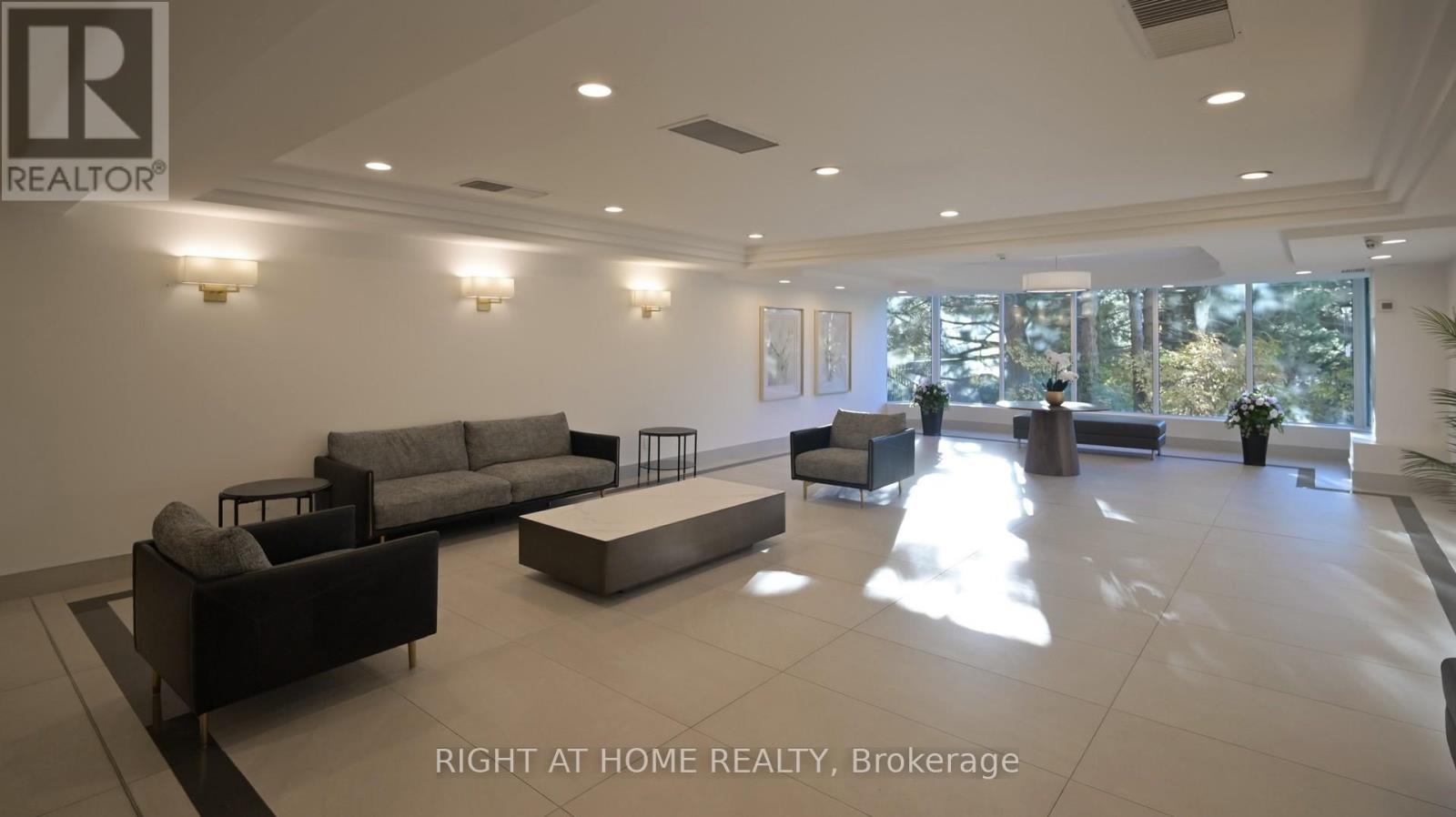 2206 - 22 Hanover Road, Brampton (Queen Street Corridor), Ontario  L6S 5K7 - Photo 8 - W12760578