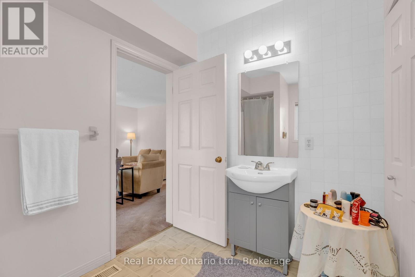 50 South Drive, Kitchener, Ontario  N2M 4B5 - Photo 31 - X12760620