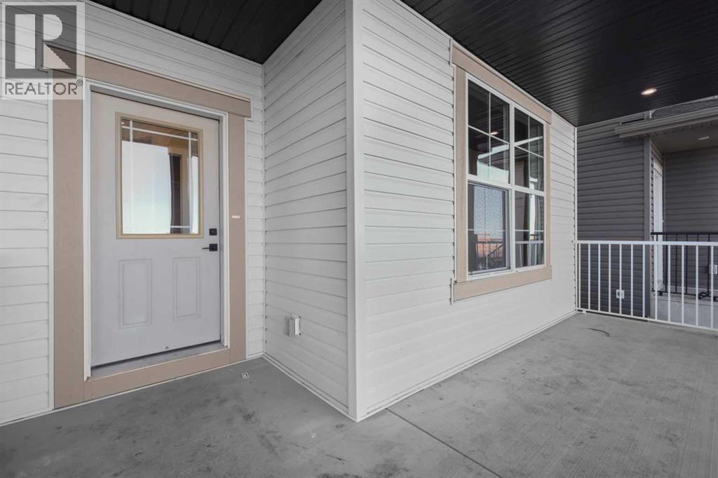 423 Hotchkiss Manor, Calgary, Alberta  T3S 0N3 - Photo 2 - A2283550