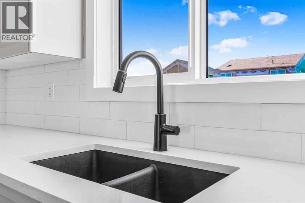 423 Hotchkiss Manor, Calgary, Alberta  T3S 0N3 - Photo 15 - A2283550