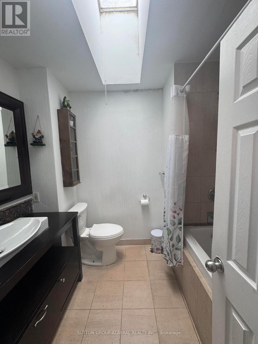 Main Flr - 12 Caines Avenue, Toronto, Ontario  M2M 1G2 - Photo 7 - C12637364