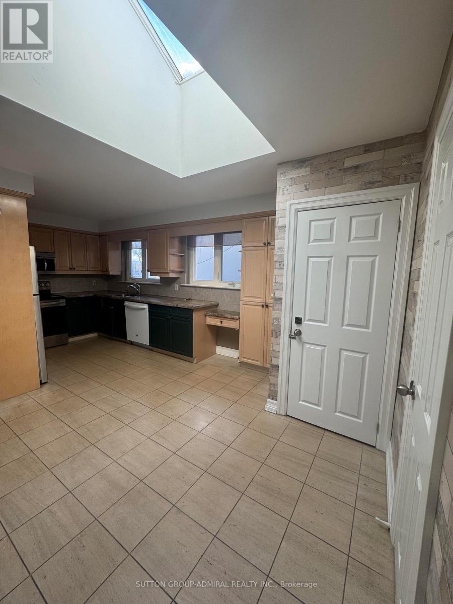 Main Flr - 12 Caines Avenue, Toronto, Ontario  M2M 1G2 - Photo 8 - C12637364
