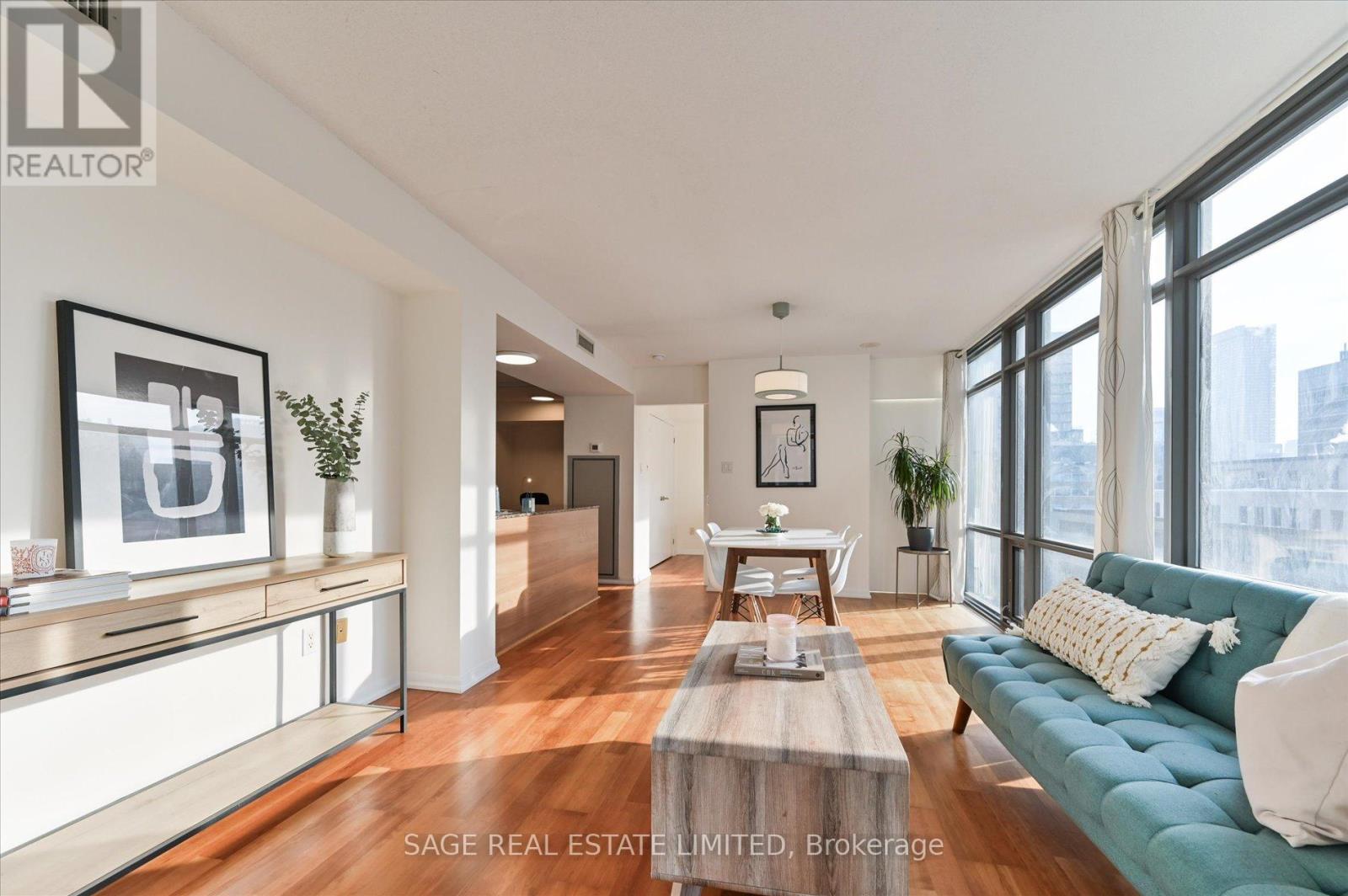 902 - 38 Grenville Street, Toronto (Bay Street Corridor), Ontario  M4Y 1A5 - Photo 10 - C12760590