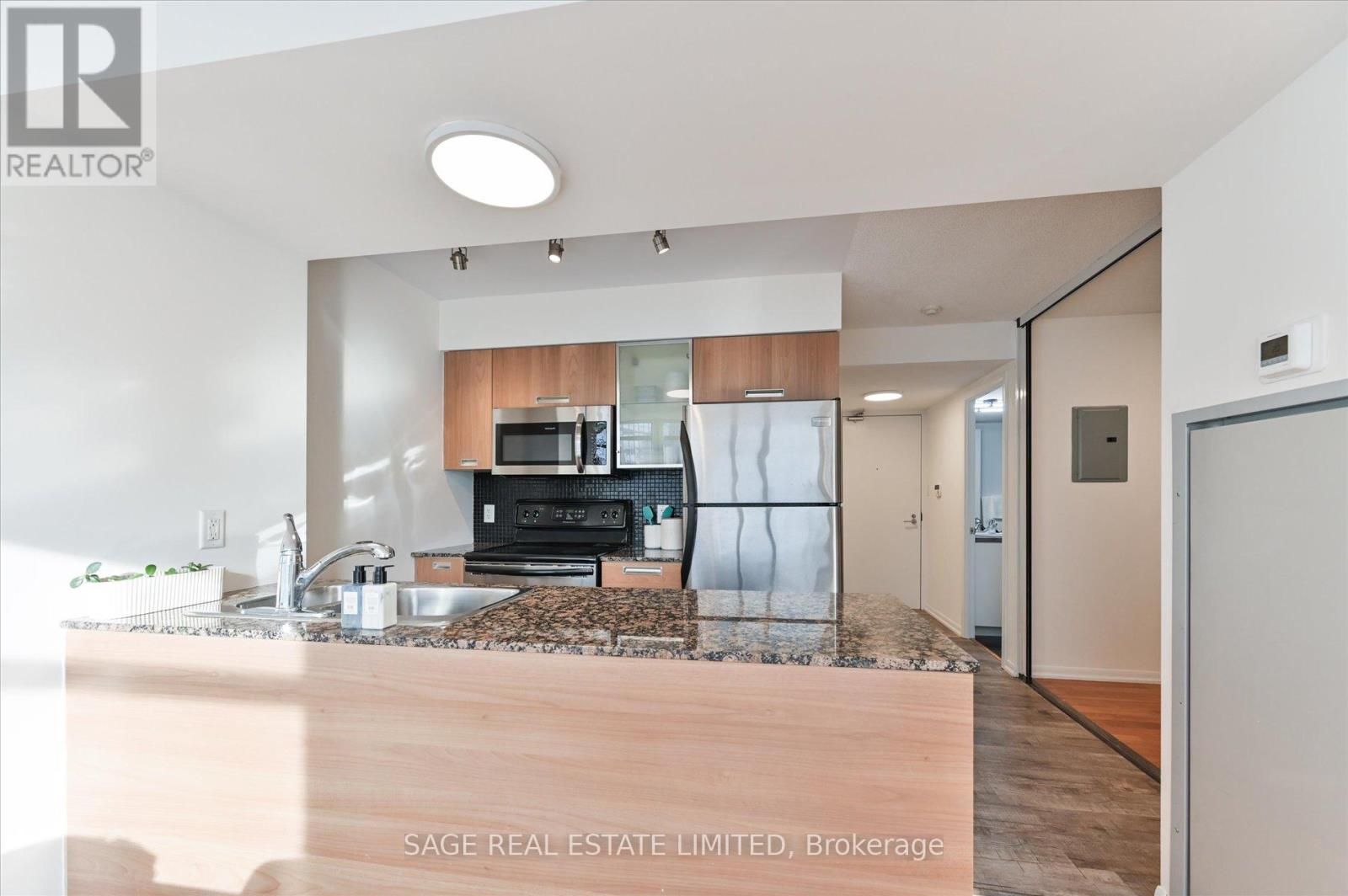 902 - 38 Grenville Street, Toronto (Bay Street Corridor), Ontario  M4Y 1A5 - Photo 11 - C12760590